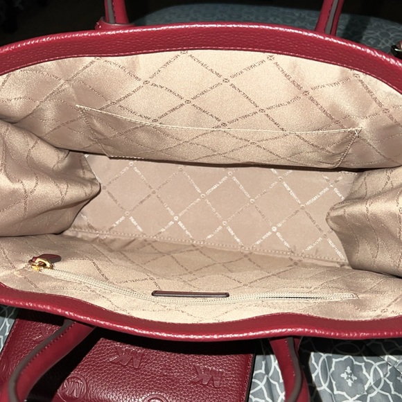 Michael Kors bag and matching wallet used perfect condition. Burgundy color - Picture 7 of 10